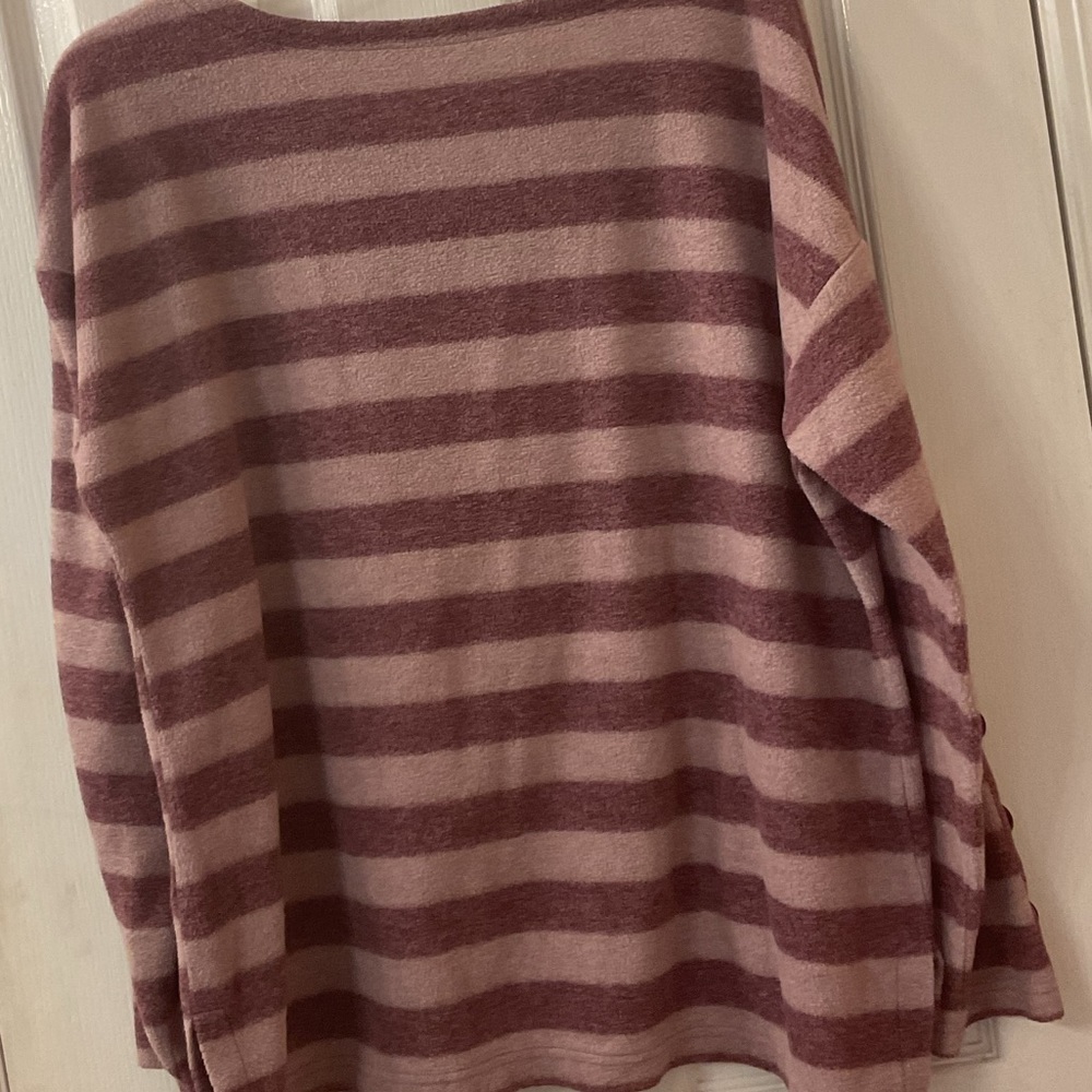 Super Cute and Comfy Top - Picture 4 of 4